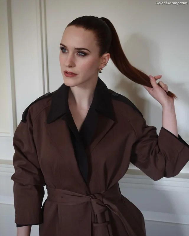 Rachel Brosnahan photo 19 of 1301