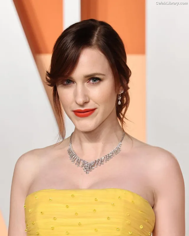 Rachel Brosnahan photo 6 of 1301