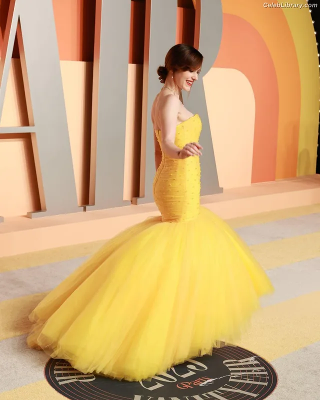 Rachel Brosnahan photo 9 of 1301