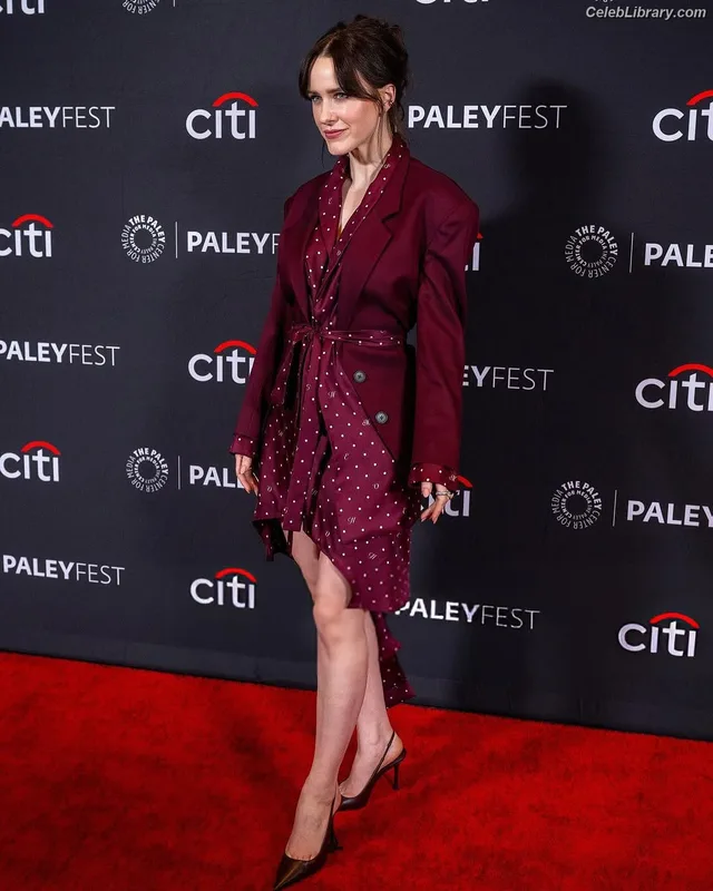 Rachel Brosnahan photo 16 of 1301