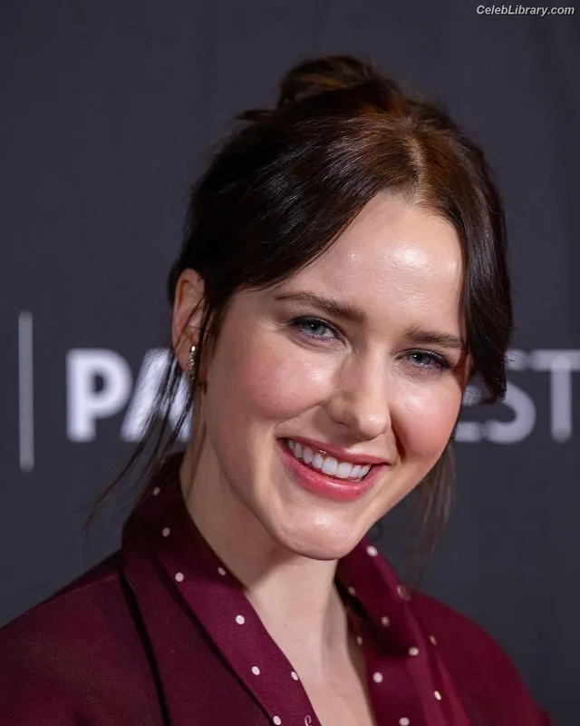 Rachel Brosnahan photo 18 of 1301