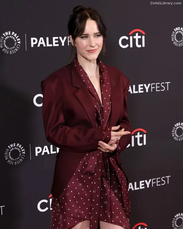 Rachel Brosnahan photo 21 of 1301