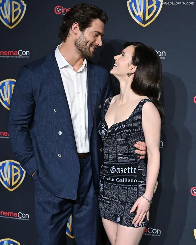 Rachel Brosnahan photo 9 of 1301