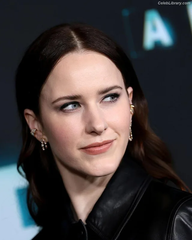 Rachel Brosnahan photo 10 of 1301