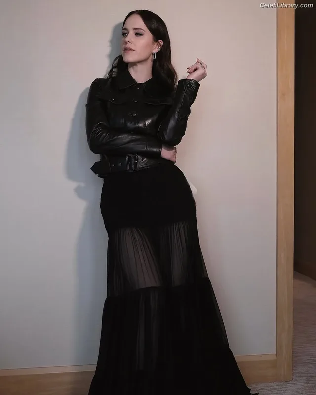 Rachel Brosnahan photo 20 of 1301