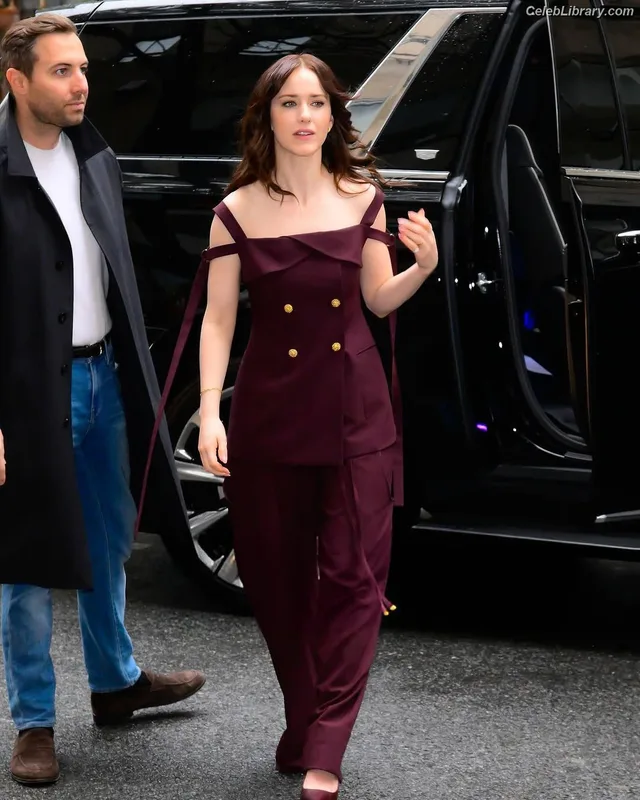 Rachel Brosnahan photo 22 of 1301