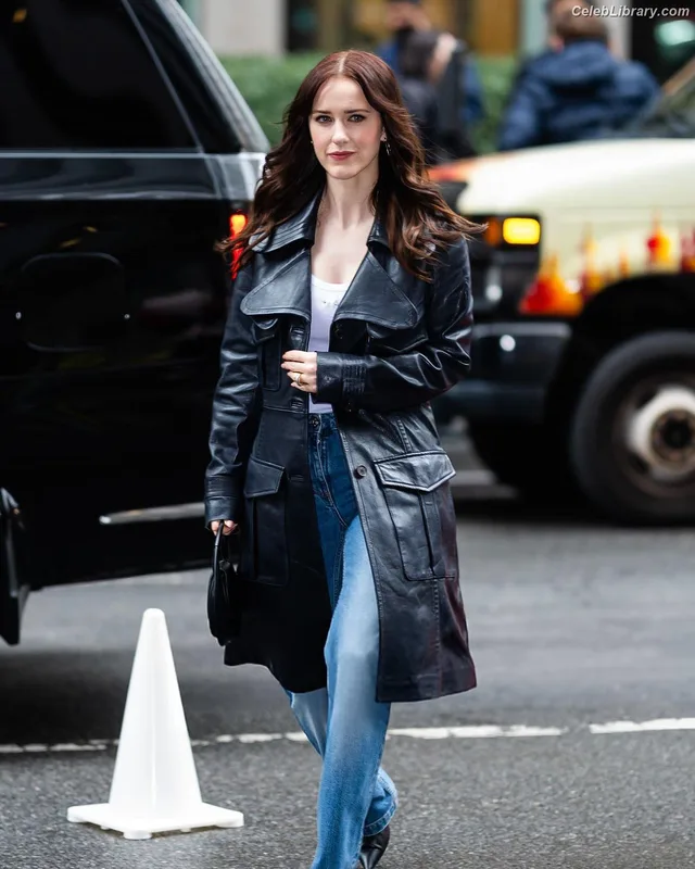 Rachel Brosnahan photo 6 of 1301