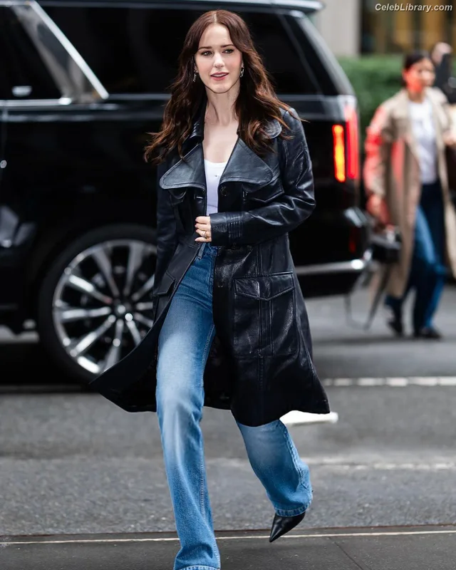 Rachel Brosnahan photo 12 of 1301