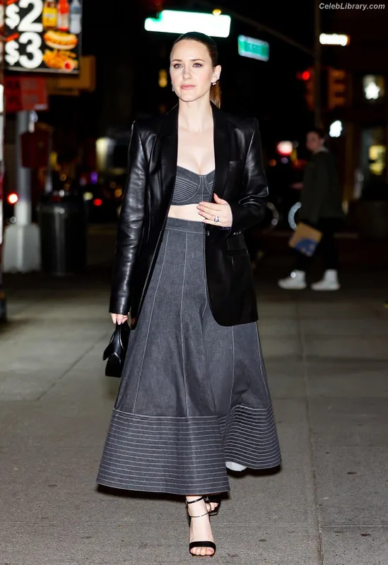 Rachel Brosnahan photo 13 of 1301