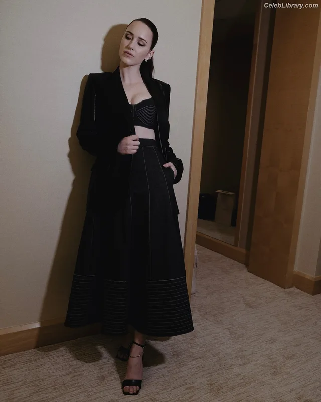 Rachel Brosnahan photo 17 of 1301