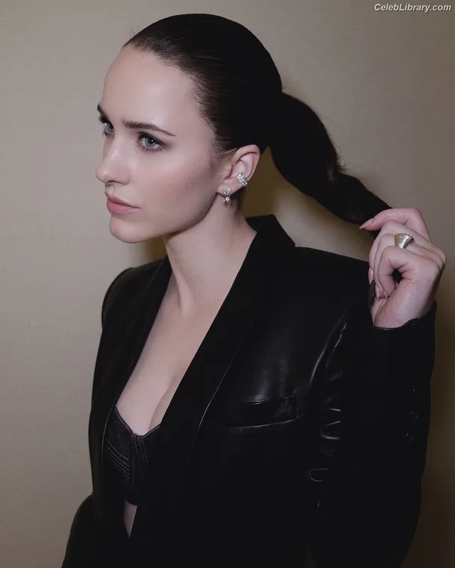 Rachel Brosnahan photo 19 of 1301