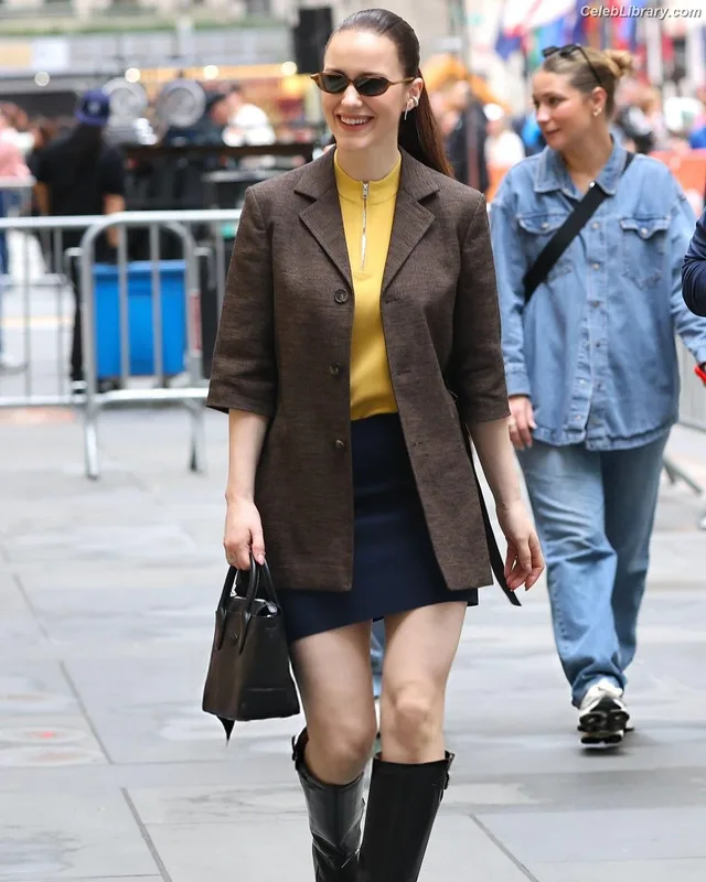 Rachel Brosnahan photo 20 of 1301