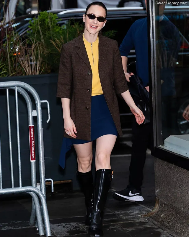 Rachel Brosnahan photo 1 of 1301