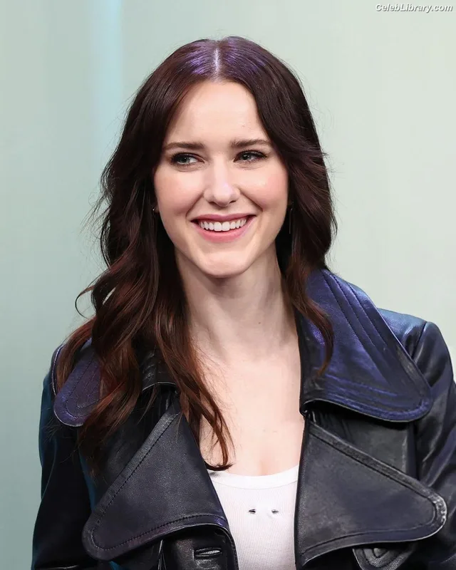 Rachel Brosnahan photo 7 of 1301