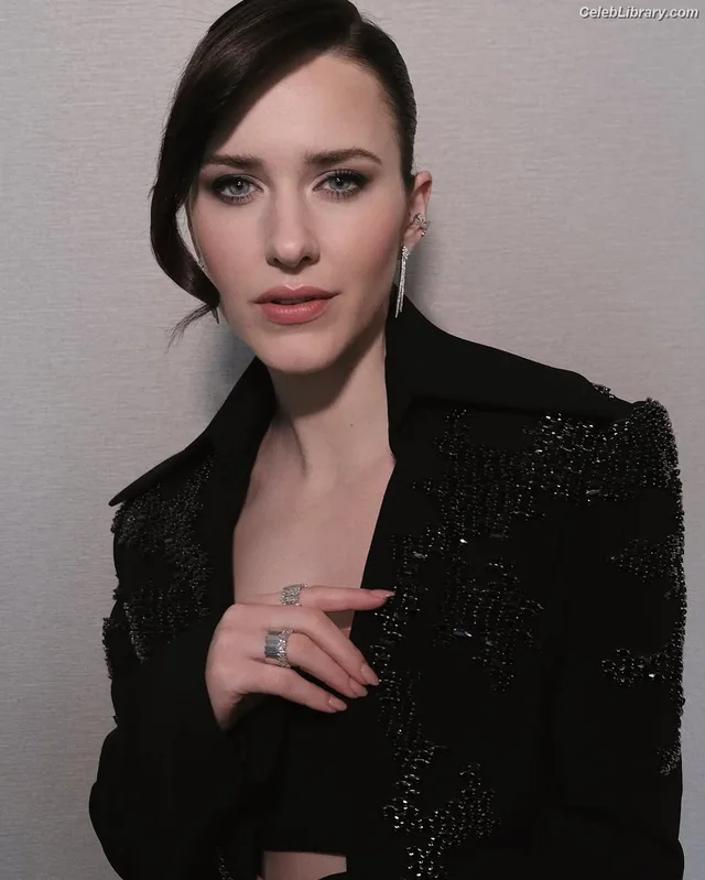 Rachel Brosnahan photo 14 of 1301