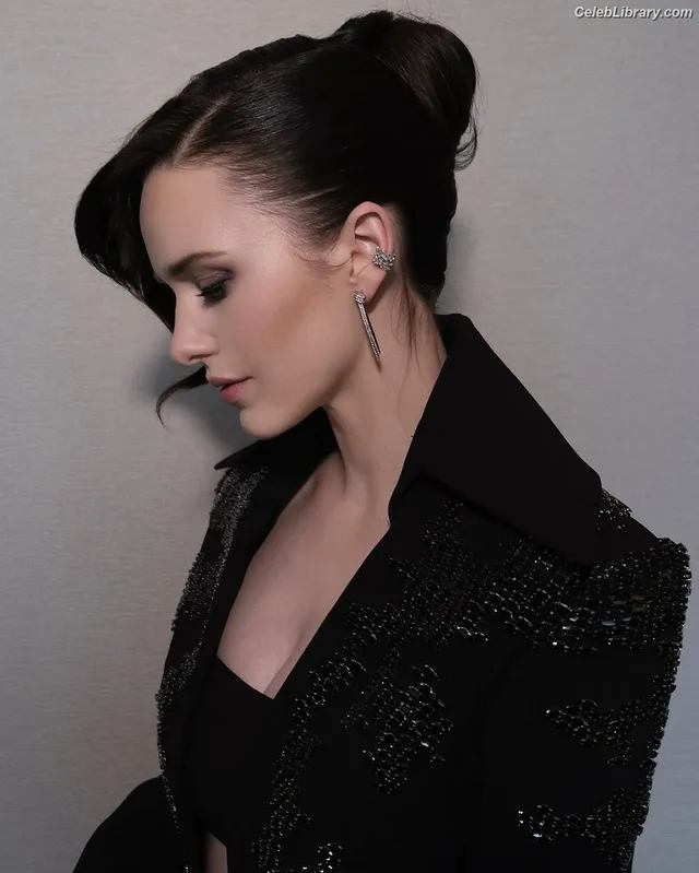 Rachel Brosnahan photo 15 of 1301