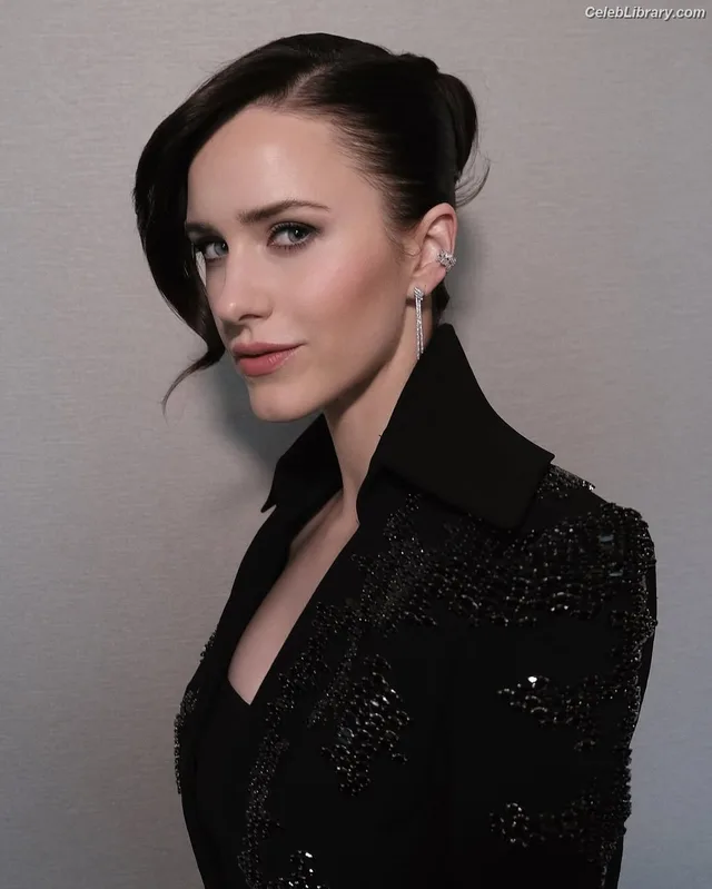 Rachel Brosnahan photo 16 of 1301