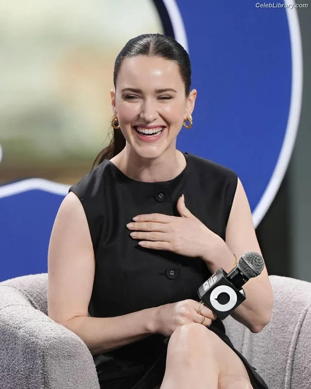 Rachel Brosnahan photo 18 of 1301