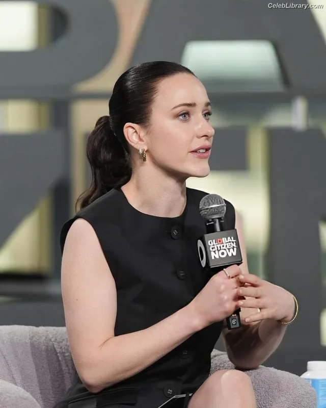 Rachel Brosnahan photo 19 of 1301