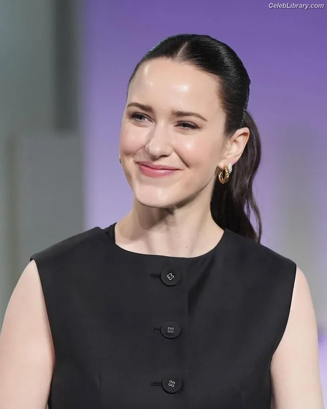 Rachel Brosnahan photo 24 of 1301
