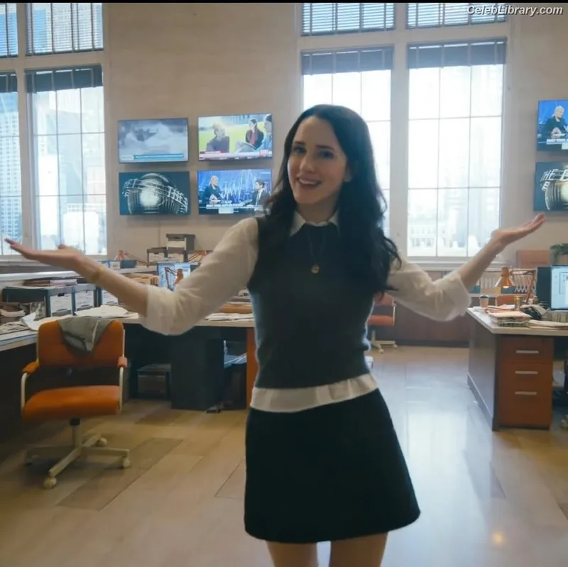 Rachel Brosnahan photo 6 of 1301