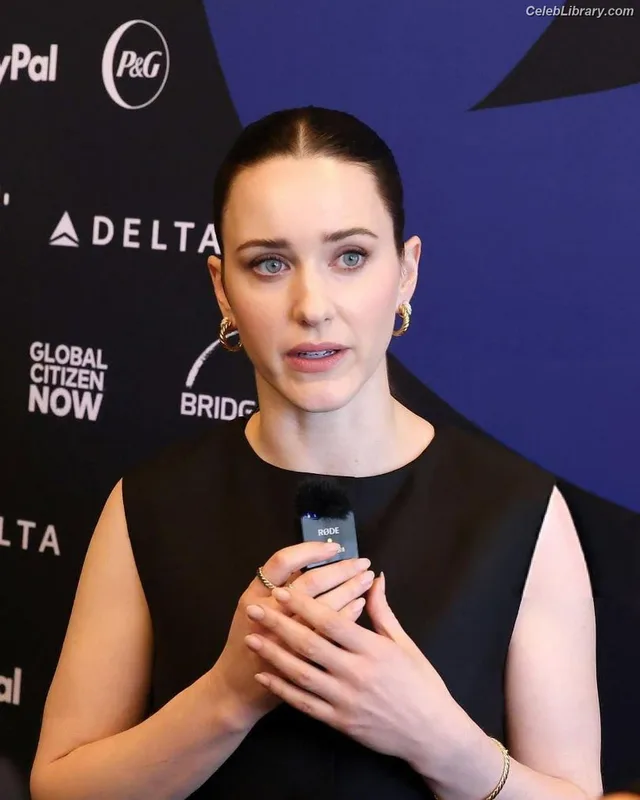 Rachel Brosnahan photo 12 of 1301