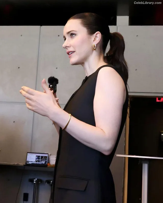Rachel Brosnahan photo 13 of 1301