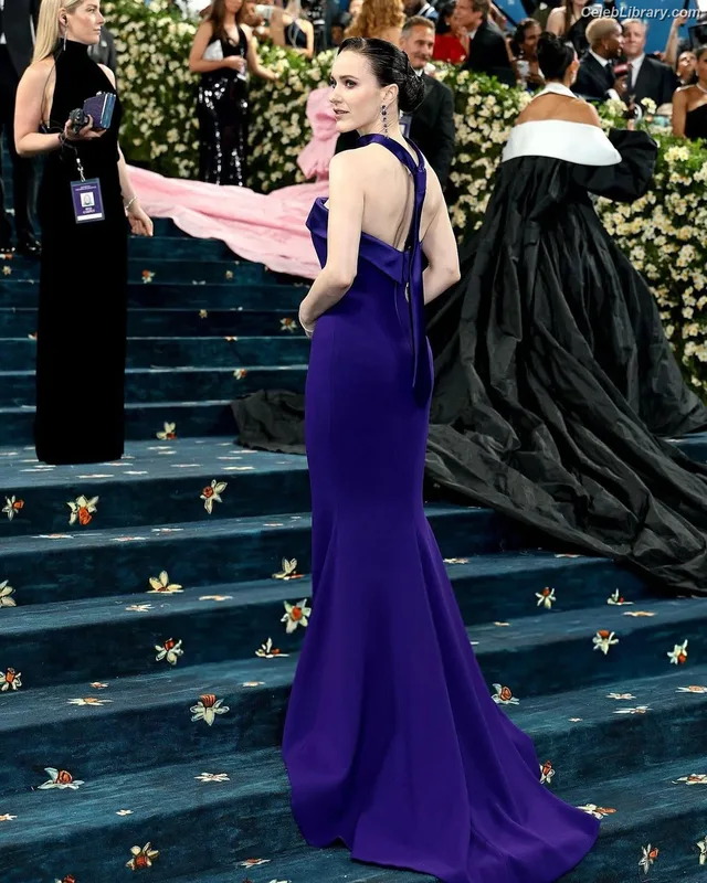 Rachel Brosnahan photo 19 of 1301