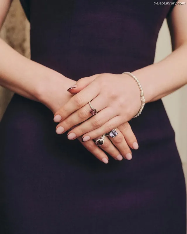 Rachel Brosnahan photo 8 of 1301