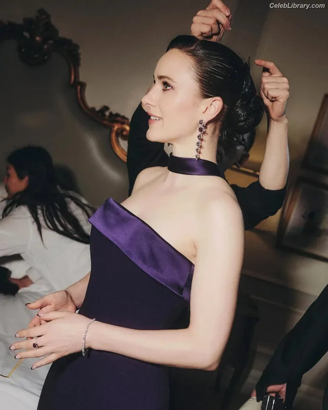 Rachel Brosnahan photo 9 of 1301