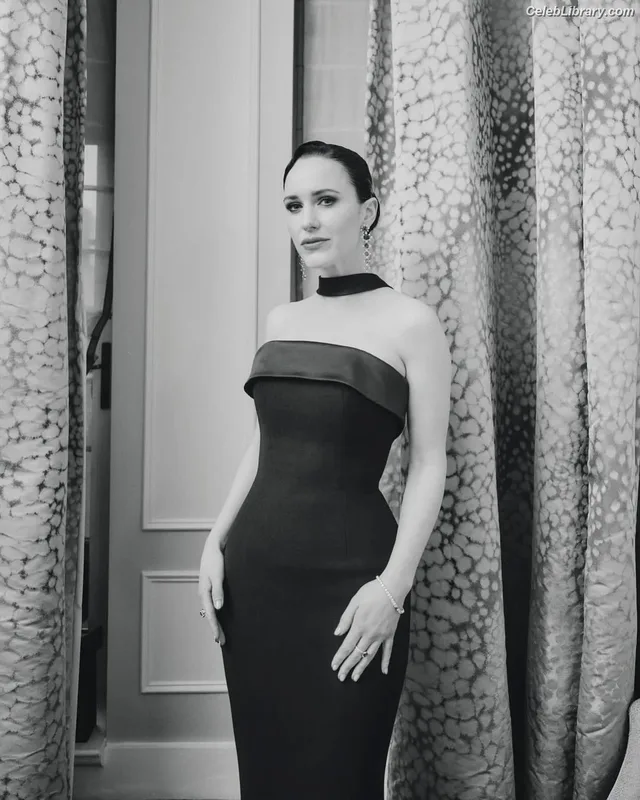 Rachel Brosnahan photo 11 of 1301