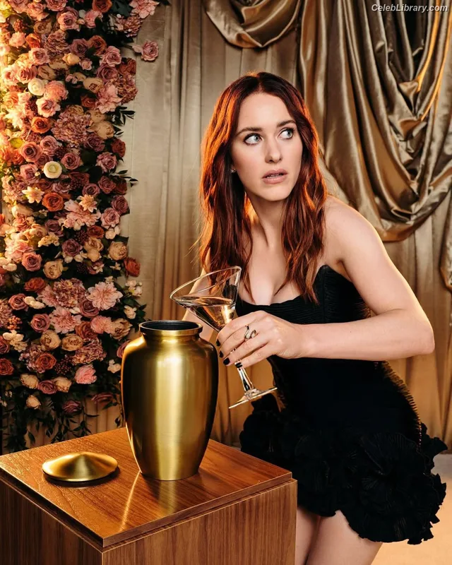 Rachel Brosnahan photo 13 of 1301