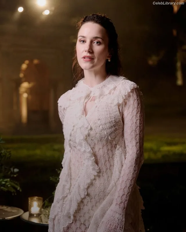 Rachel Brosnahan photo 21 of 1301