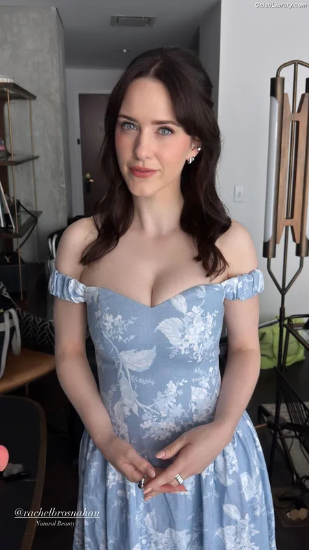 Rachel Brosnahan photo 22 of 1301