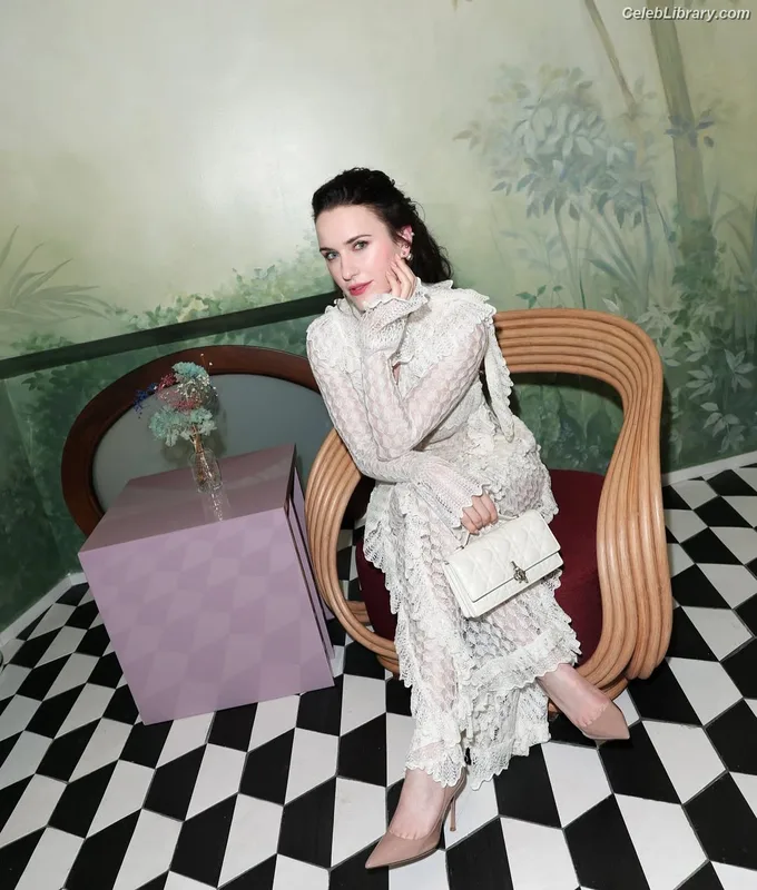 Rachel Brosnahan photo 1 of 1301