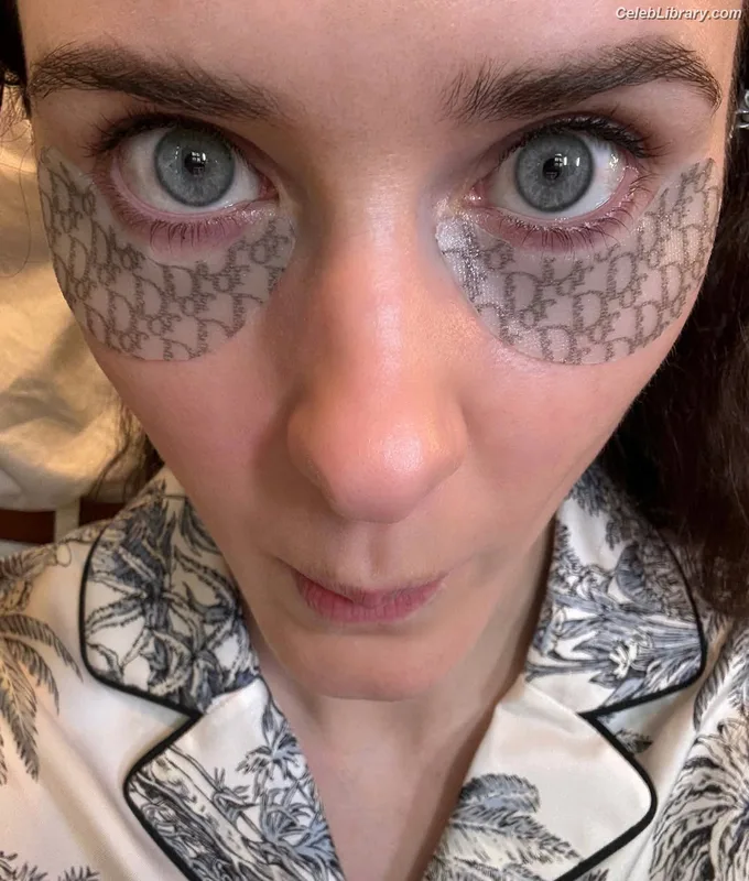 Rachel Brosnahan photo 4 of 1301