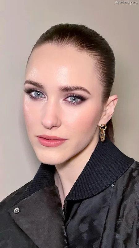 Rachel Brosnahan photo 5 of 1301