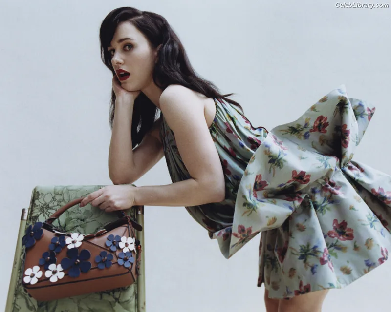 Rachel Brosnahan photo 11 of 1301