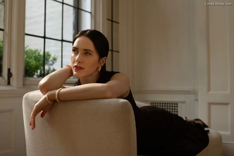 Rachel Brosnahan photo 15 of 1301