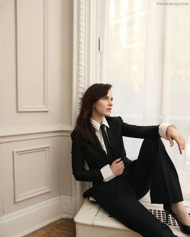 Rachel Brosnahan photo 20 of 1301