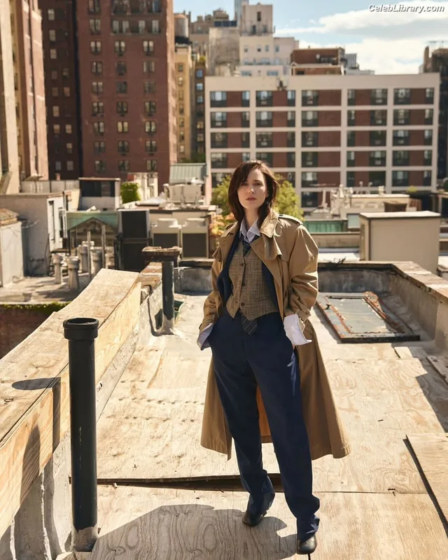 Rachel Brosnahan photo 7 of 1301
