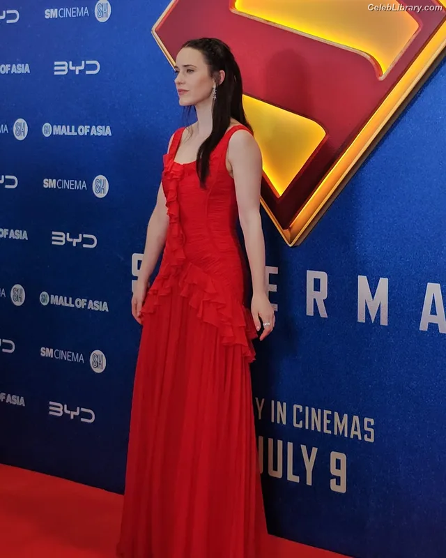 Rachel Brosnahan photo 18 of 1301