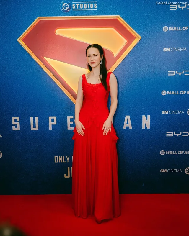 Rachel Brosnahan photo 19 of 1301