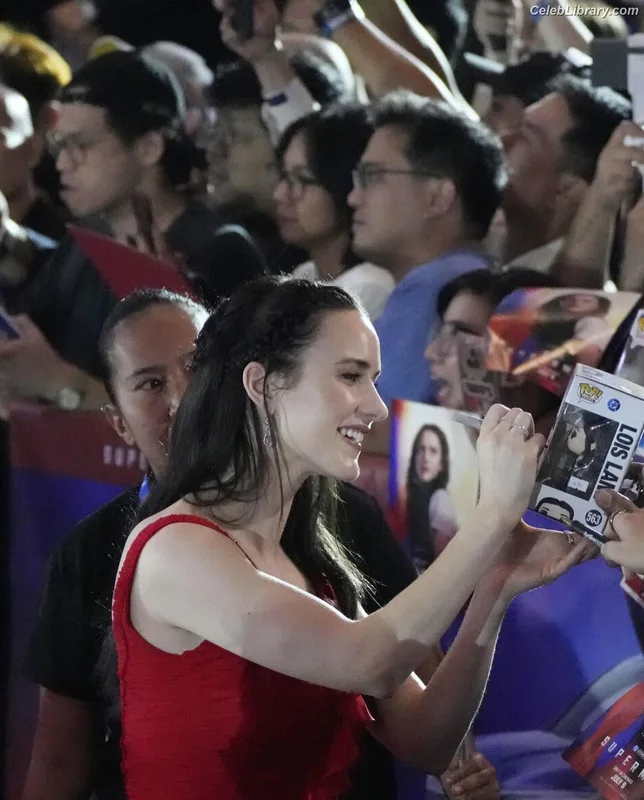 Rachel Brosnahan photo 20 of 1301