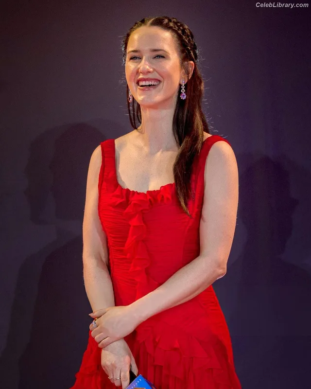 Rachel Brosnahan photo 1 of 1301