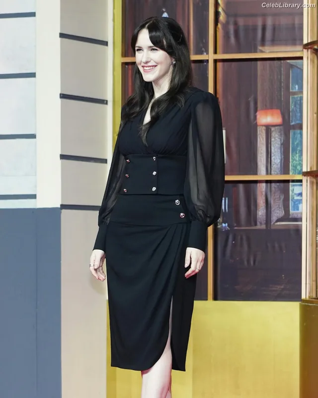 Rachel Brosnahan photo 12 of 1301