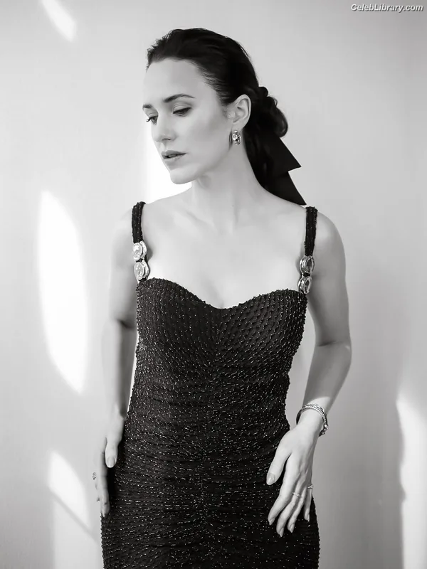 Rachel Brosnahan photo 9 of 1301