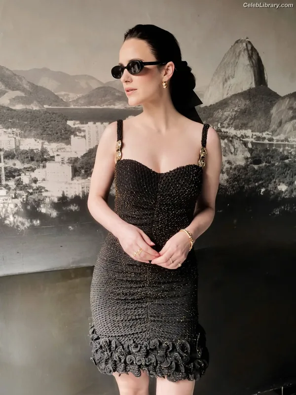 Rachel Brosnahan photo 11 of 1301