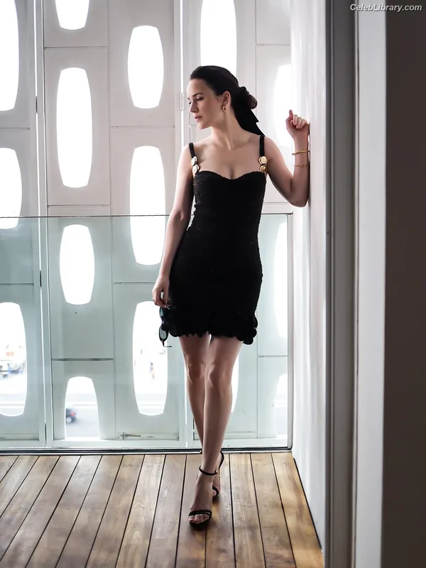 Rachel Brosnahan photo 12 of 1301