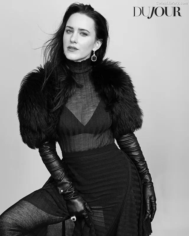 Rachel Brosnahan photo 8 of 1301